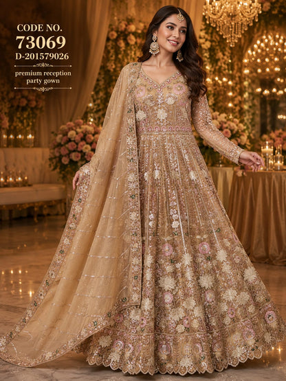 PREIMIUM ELEGENT  BLUSH   PINK  AND OFFWHITE , CREAME  WEDDING RECEPTION  PARTY GOWN  WINT HEAVY DUPATTA