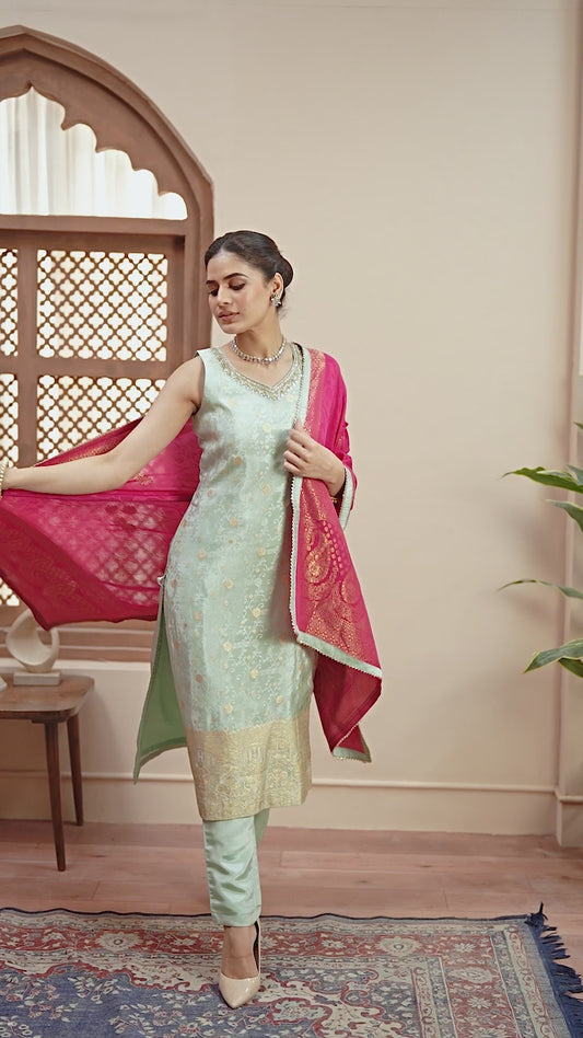 Elegant Mint Green Kurta Set with Contrast Banarasi Dupatta
